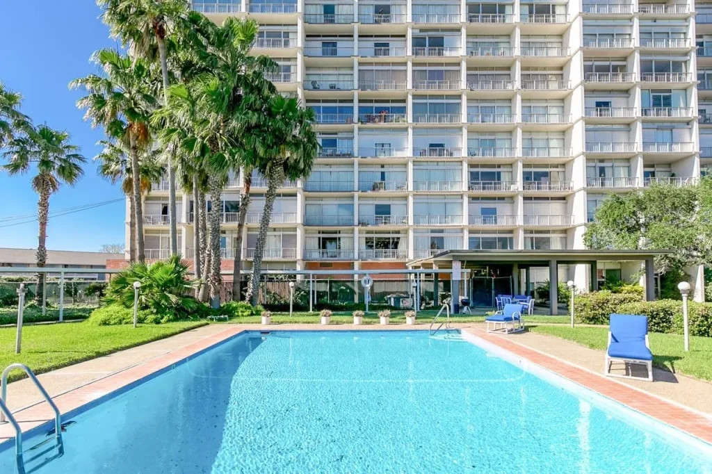 Building front pool